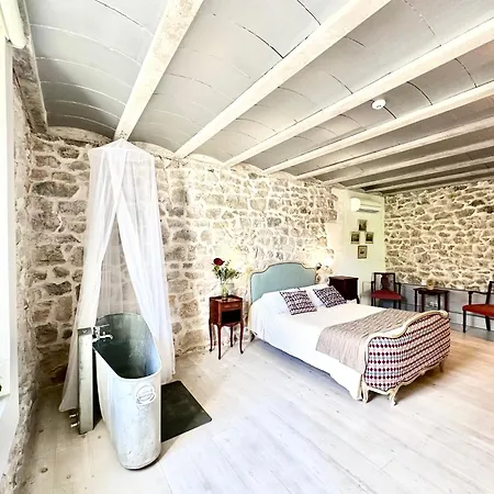 Rolisas Country house